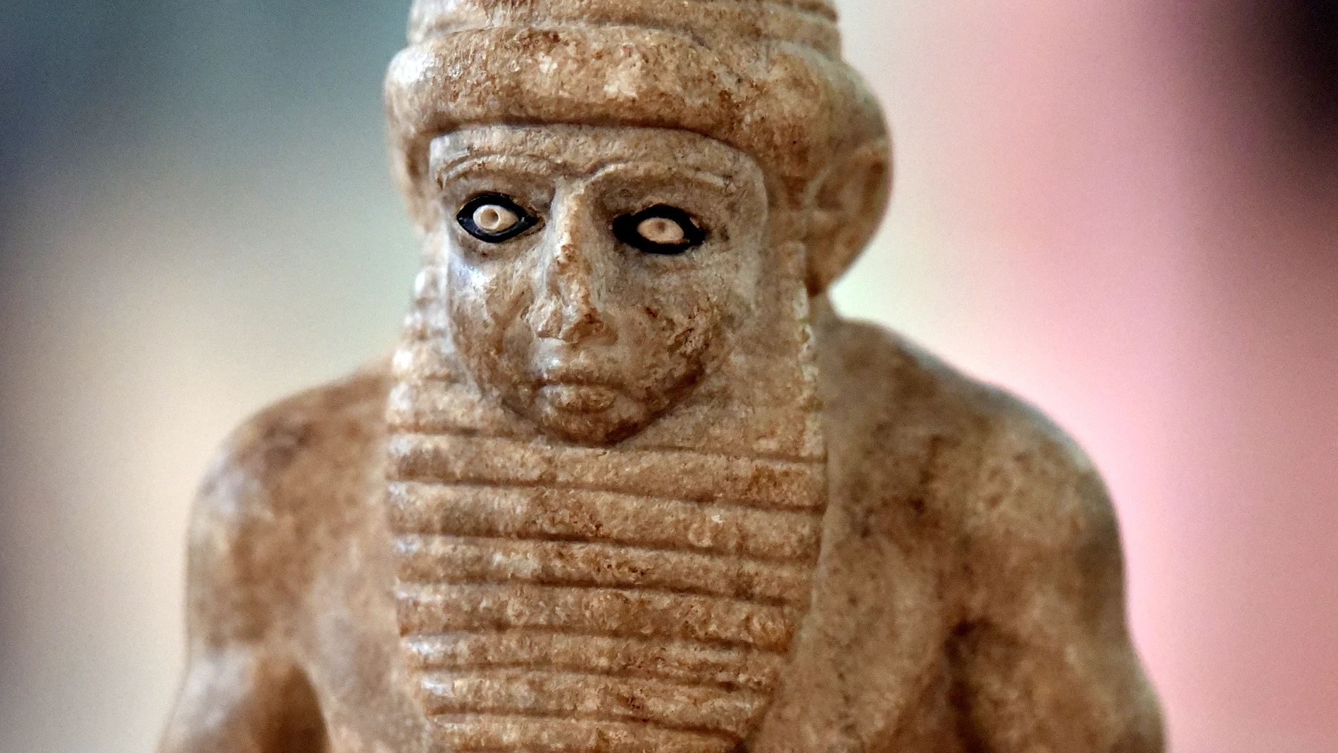  “rey-sacerdote de Uruk”, una de las evidencias más antiguas (3300 y 3000 a. C.) de la principal autoridad pública en los primeros Estados mesopotámicos. 