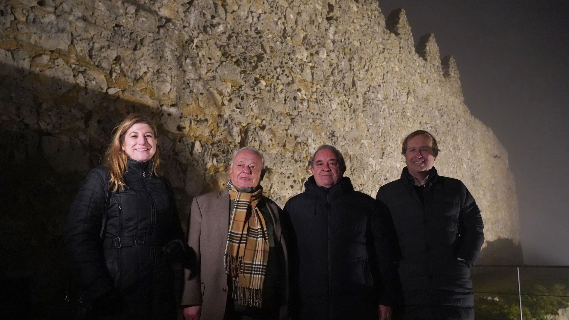 El consejero Gonzalo Santonja asiste a la inauguración de la iluminación de la muralla de Urueña