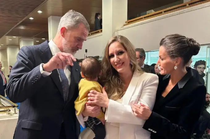 El emotivo encuentro de los Reyes con el hijo de la cantante María Toledo