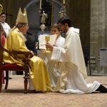El sacerdote Francisco José Fernández García junto a Asenjo