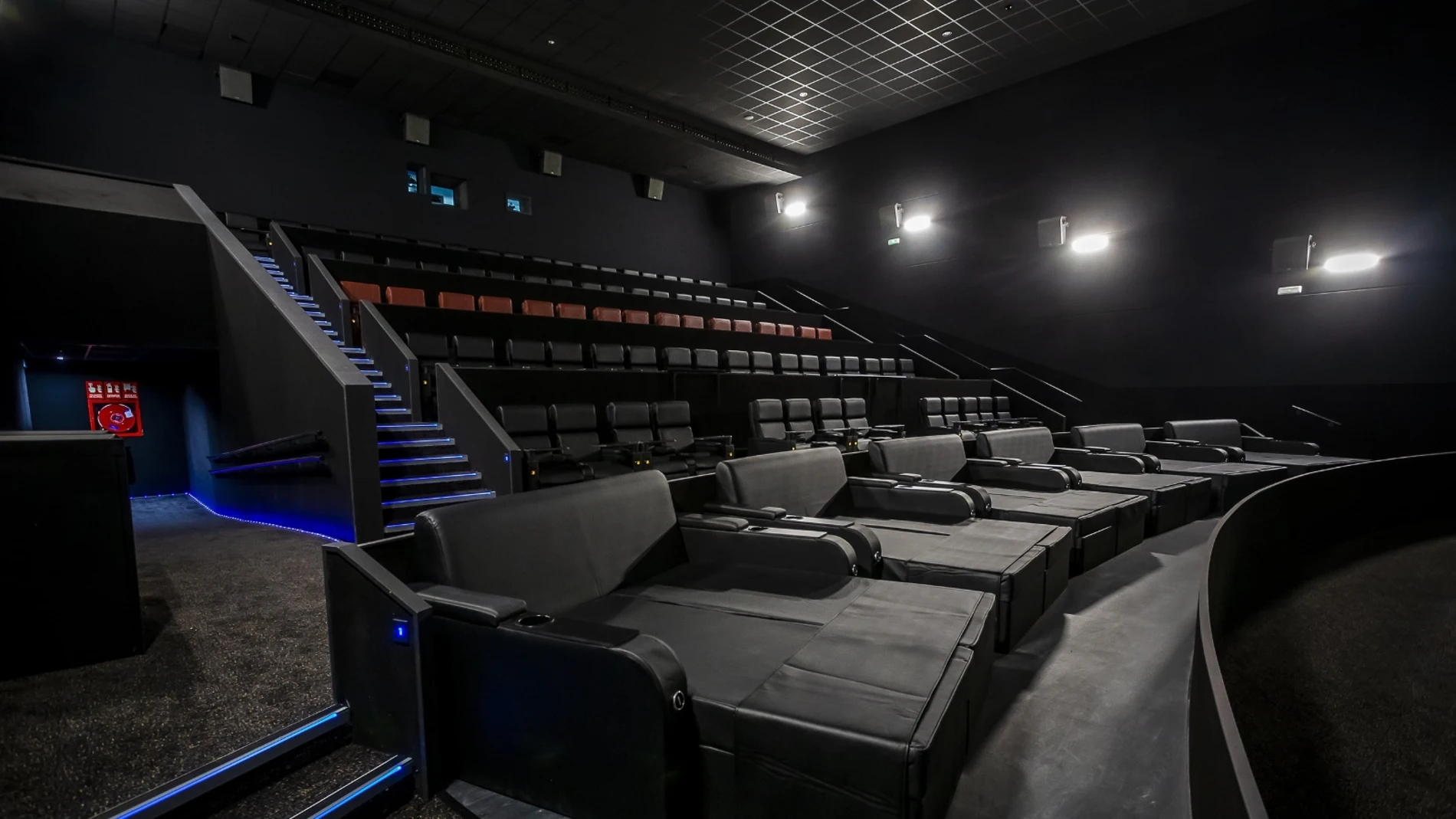 Inauguran el primer cine con camas en España