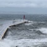 La costa gallega entra en alerta amarilla con olas de hasta cinco metros 