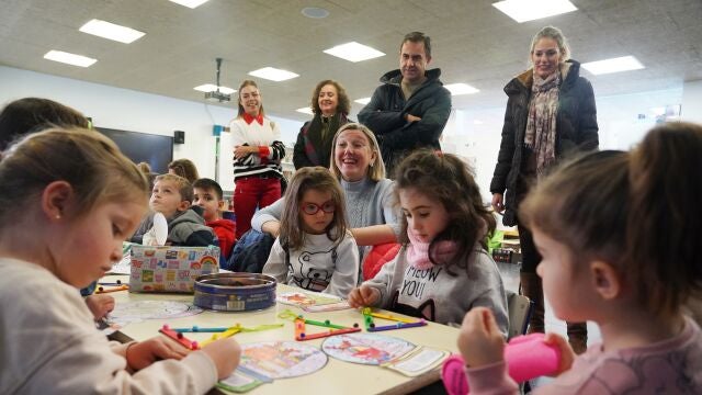 La consejera de Familia e Igualdad de Oportunidades, Isabel Blanco, visita un centro que desarrolla el programa "Conciliamos en Navidad"