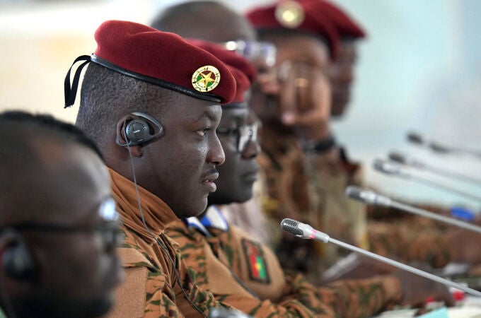 Burkina Faso.- El Parlamento de transición de Burkina Faso aprueba la enmienda constitucional de los militares