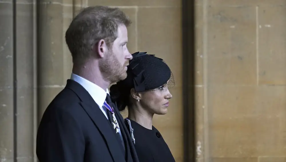  Prince Harry, Duke of Sussex, and Meghan, Duchess of Sussex, pay their last respects to Queen Elizabeth II at Westminster Hall.