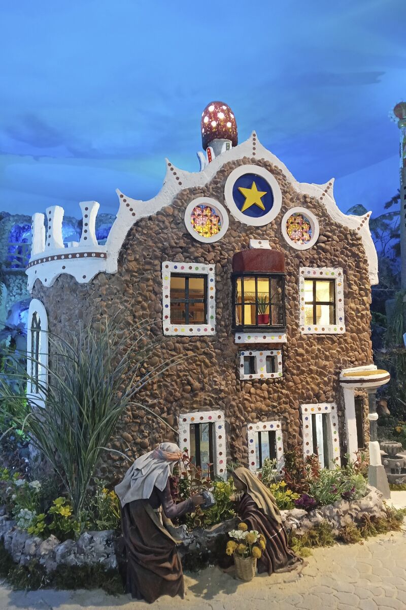 Casa con la decoración típica de Gaudí