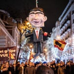 La quema de fotos del Rey o de Puigdemont, precedentes al muñeco de Sánchez en los que los jueces no vieron delito