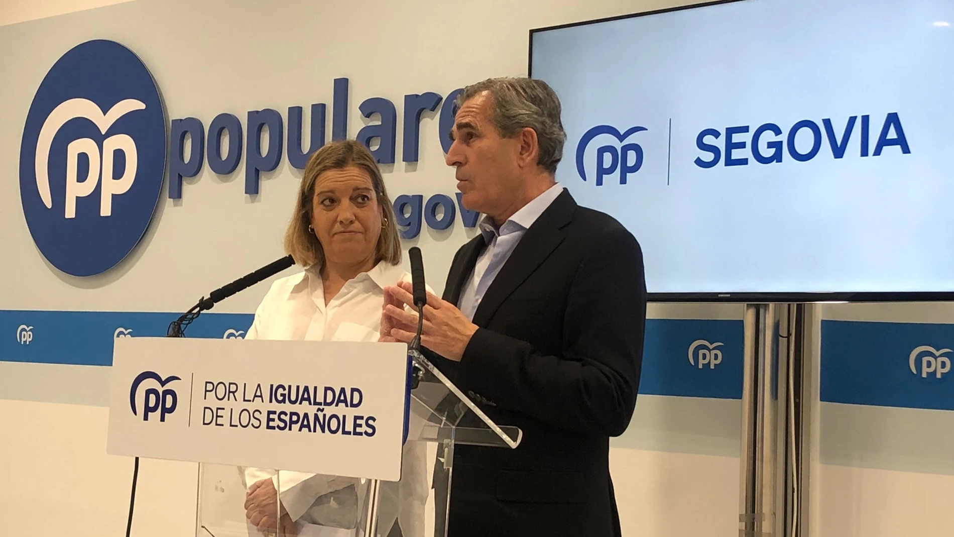 Juan José Sanz Vitorio y Mª Ángeles García durante la rueda de prensa