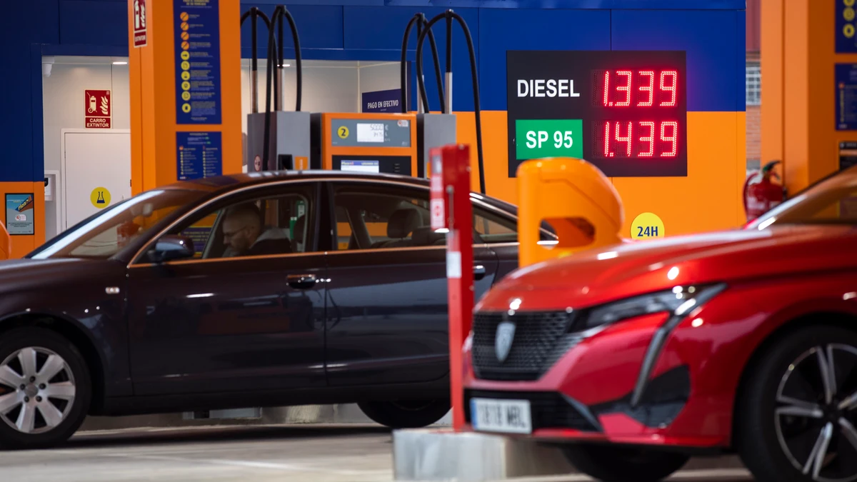 Los carburantes vuelven a abaratarse y el diésel está a niveles de principios de año