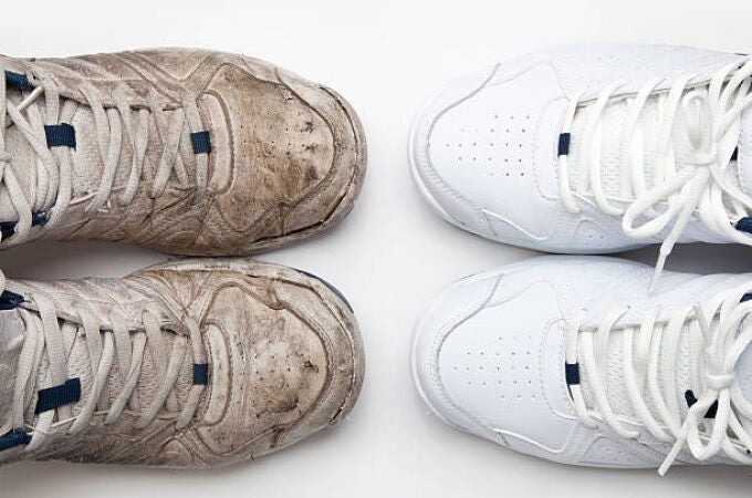 Zapatillas blancas antes y después de la limpieza