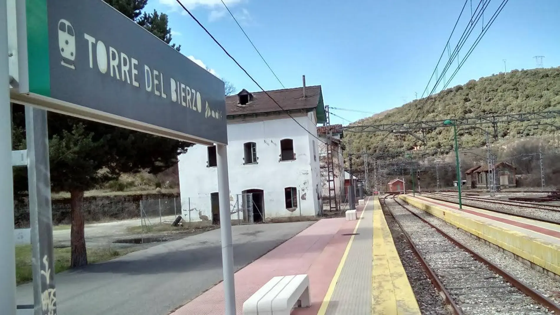 Estación de Torre del Bierzo, que acogerá el muso para honrar a las víctimas del accidente ferroviario