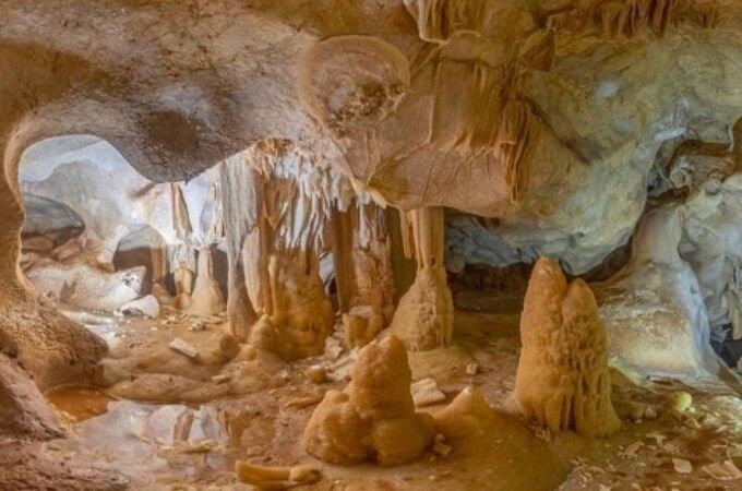 La Cueva de las Estegamitas, un tesoro geológico único en el mundo