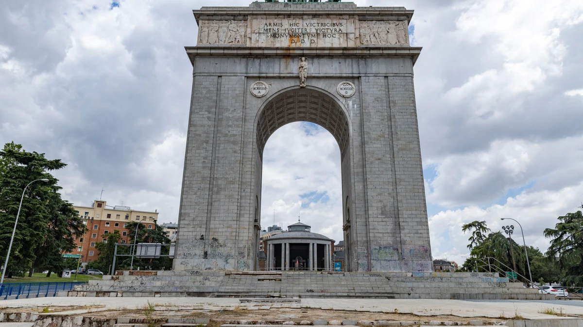 El Ayuntamiento de Madrid, instado por un juzgado a proteger el Arco de la Victoria de Moncloa