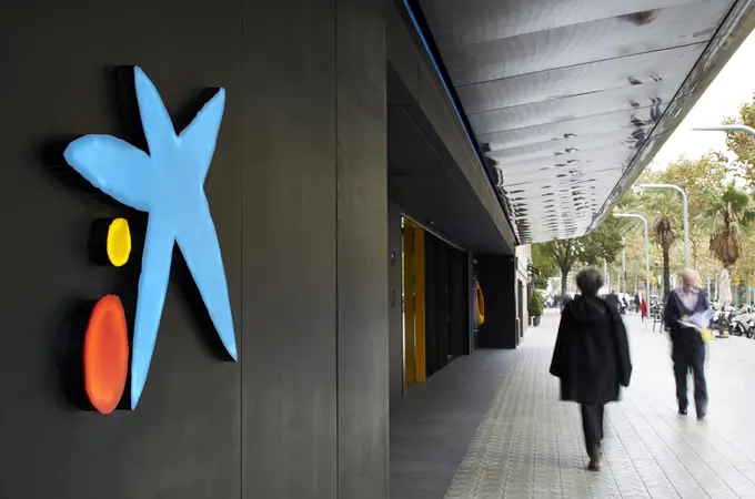 CaixaBank desata la guerra de las nóminas: ofrece un 5% de remuneración, cupones de hasta 400 euros y televisores
