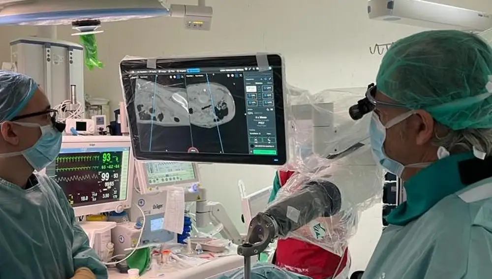 La Sanidad de Madrid, primera de España con un brazo robótico para operaciones de columna vertebral