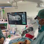 La Sanidad de Madrid, primera de España con un brazo robótico para operaciones de columna vertebral