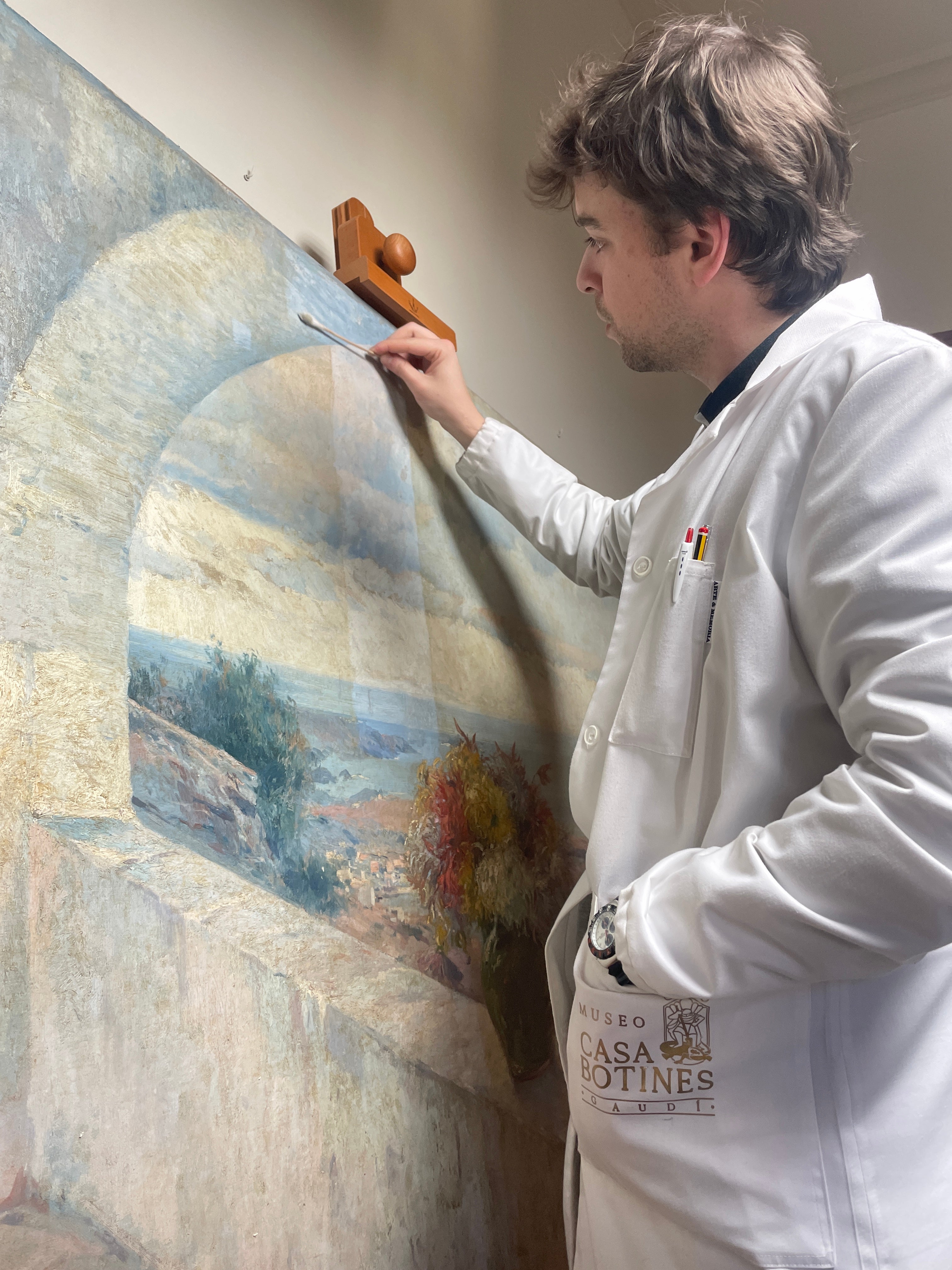 El equipo de restauración del Museo Casa Botines de León cifra en 24 las obras intervenidas durante 2023