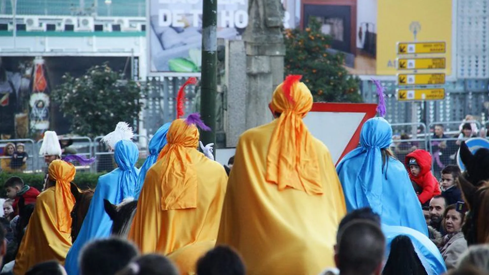 Los Reyes Magos llegan a Galicia con lluvias y miles de kilos de caramelos