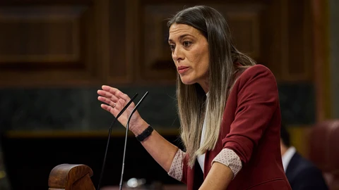 Míriam Nogueras (Junts per Cataluña) durante la comparecencia del presidente del Gobierno, Pedro Sánchez en el Pleno del Congreso de los Diputados para hacer balance sobre la Presidencia española de la UE e informar sobre las últimas reuniones del Consejo Europeo.