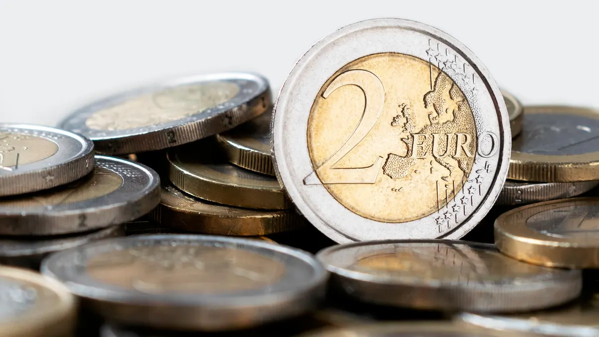Las nuevas monedas que circulan por Europa: dos han sido diseñadas por España para conmemorar a la Policía Nacional y a Sevilla