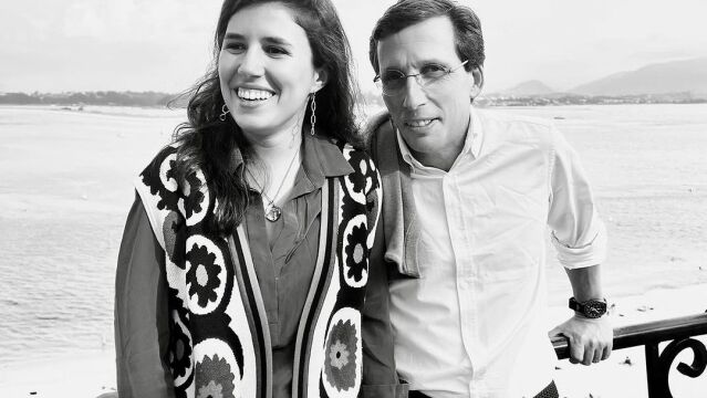 Almeida confirma su boda con Teresa Urquijo.