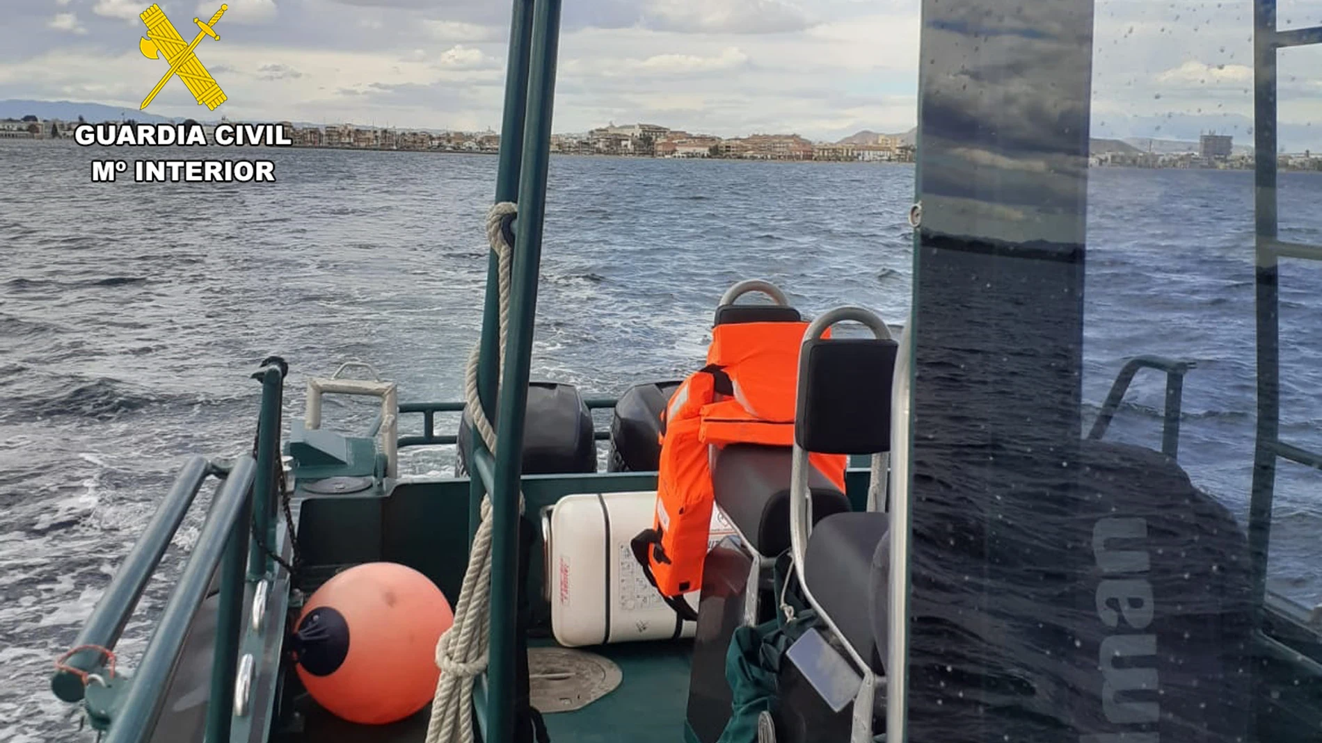 Rescatan y auxilian a dos jóvenes que habían naufragado en el Mar Menor