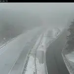 La nieve obliga a transitar con precaución en la M-601 en Navacerrada