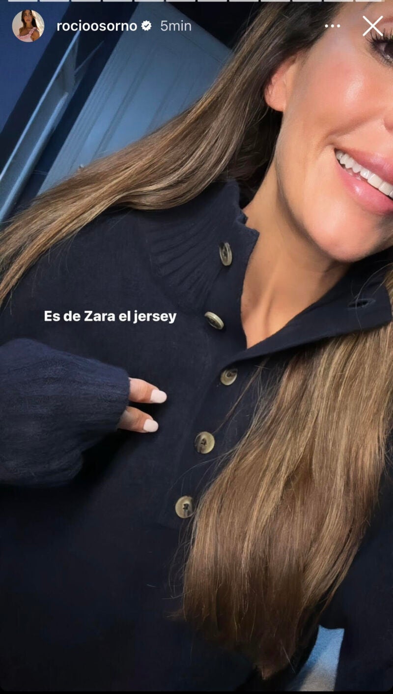 Rocío Osorno con jersey de Zara.
