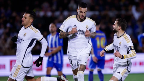 Joselu celebra el primer gol del partido