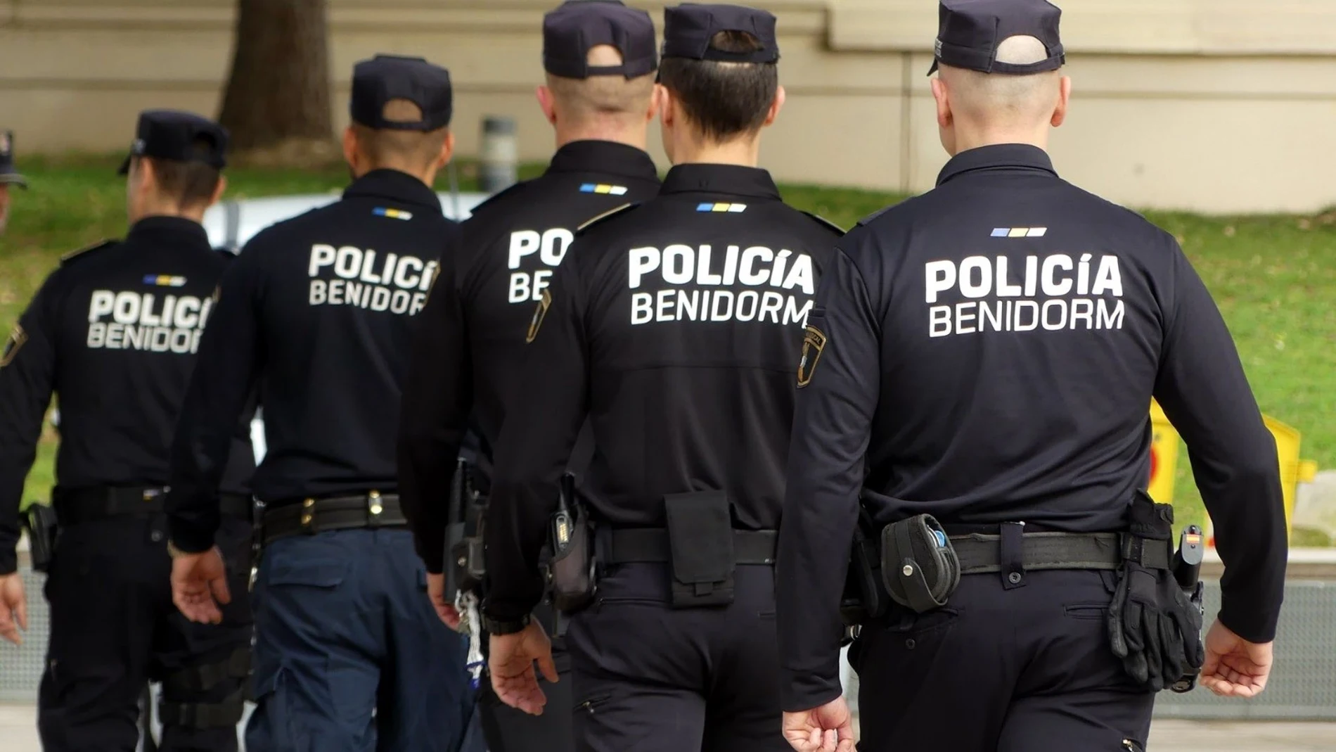 Un policía local fuera de servicio salva a un niño que se estaba atragantando en la Cabalgata de Benidorm