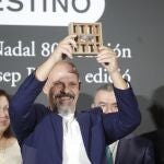 César Pérez Gellida gana el Premio Nadal 2024 con el thriller rural 'Bajo tierra seca'