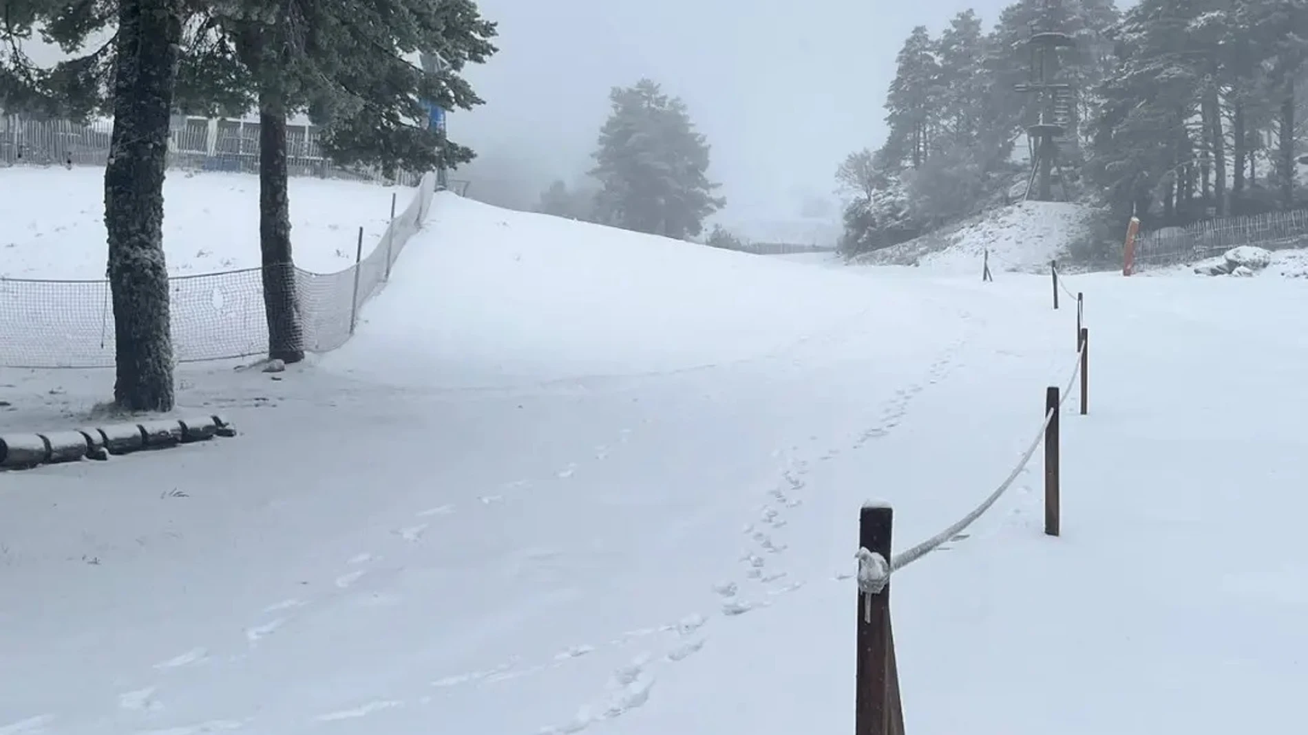 La estación de esquí de Manzaneda abre sus pistas mañana 