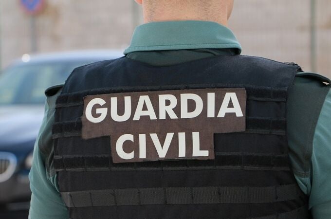 Detenido un conductor tras darse a la fuga y chocar contra un vehículo de Guardia Civil en Sabiñánigo (Huesca)