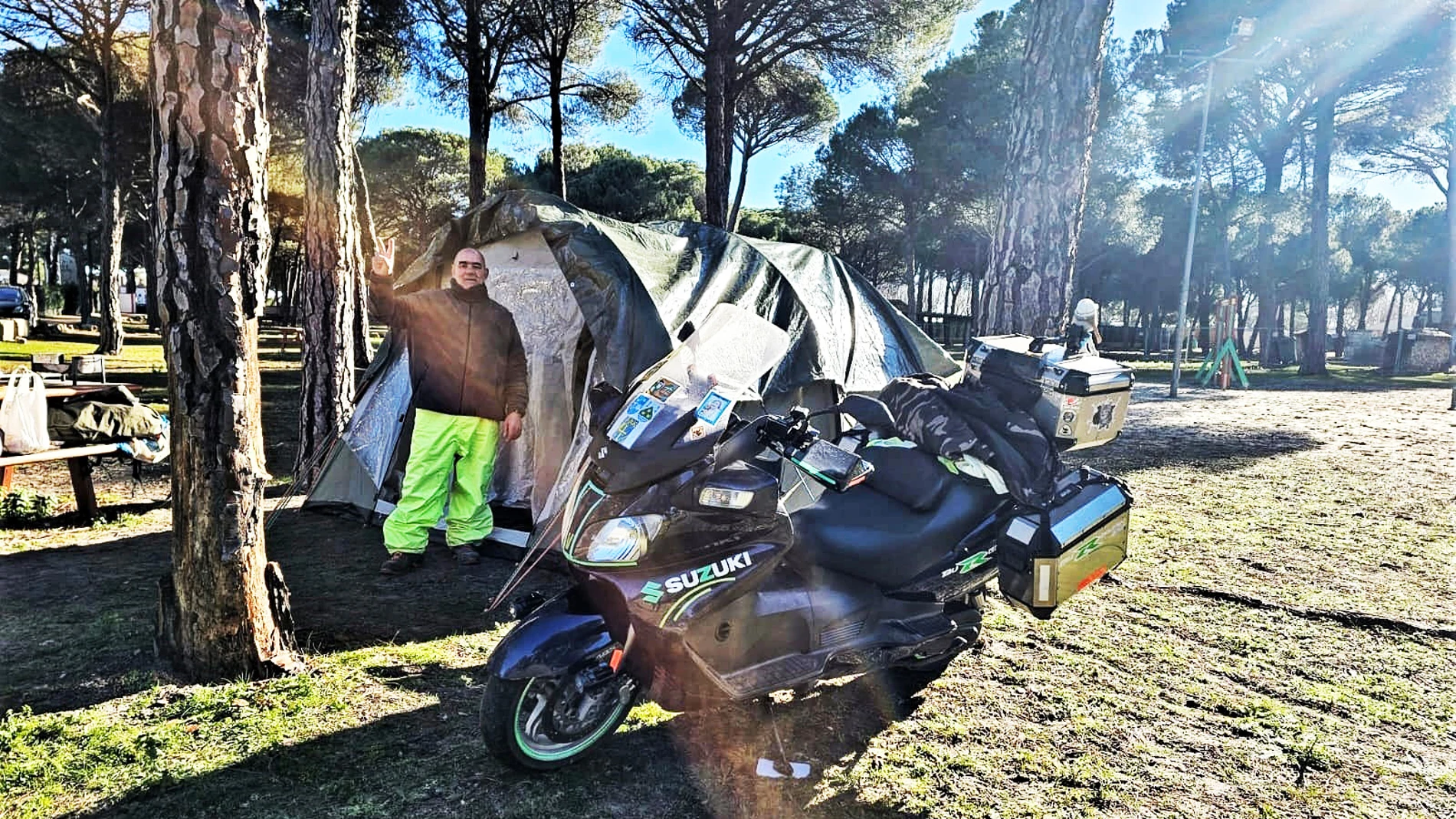 Santiago Rivas, ‘El motero solitario’, primer acampado de Motauros