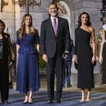 Ceremonia de entrega de los Premios Princesa de Asturias 2023, presidida por SS.MM. los Reyes Felipe VI y Letizia, con la presencia de SS.AA.RR. la Princesa de Asturias Leonor y la Infanta doña Sofía en el teatro Campoamor de Oviedo. © Alberto R. Roldán / Diario La Razón. 20 10 2023