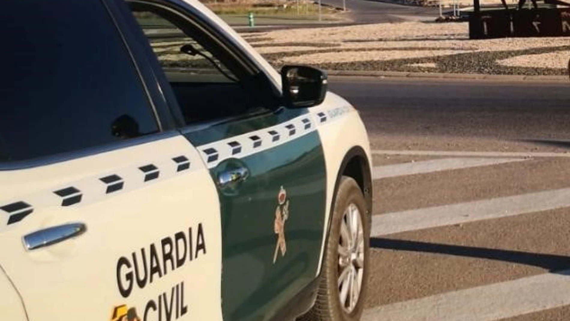 Un vehículo de la Guardia Civil en un acceso a Peal de Becerro. GUARDIA CIVIL 08/01/2024