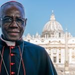 Vaticano.- El cardenal Sarah tacha de "herejía" la aprobación del Papa para las bendiciones de parejas homosexuales
