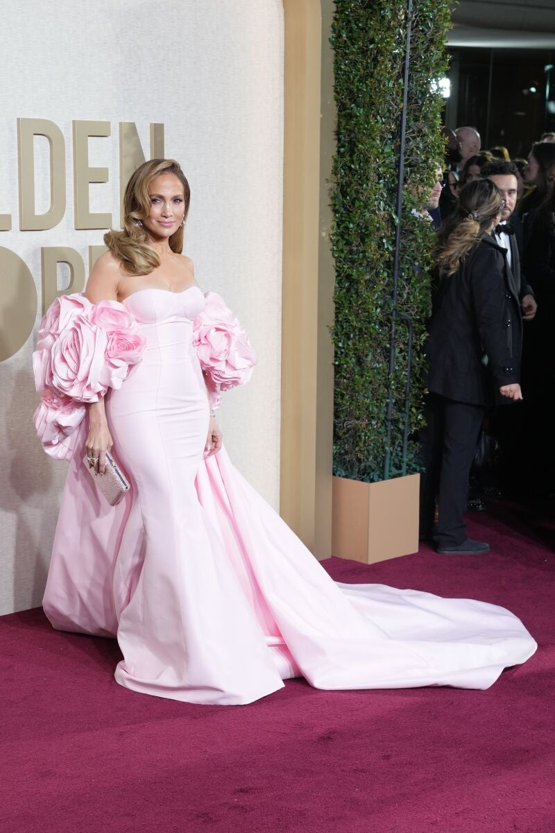 Beverly Hills (United States), 08/01/2024.- US singer Jennifer Lopez arrives for the 81st annual Golden Globe Awards ceremony at the Beverly Hilton Hotel in Beverly Hills, California, USA, 07 January 2024. Artists in various film and television categories are awarded Golden Globes by the Hollywood Foreign Press Association. EFE/EPA/ALLISON DINNER