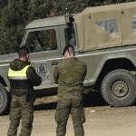 Militares acordonando el lugar donde buscan a dos militares desaparecidos de la base de Cerro Muriano