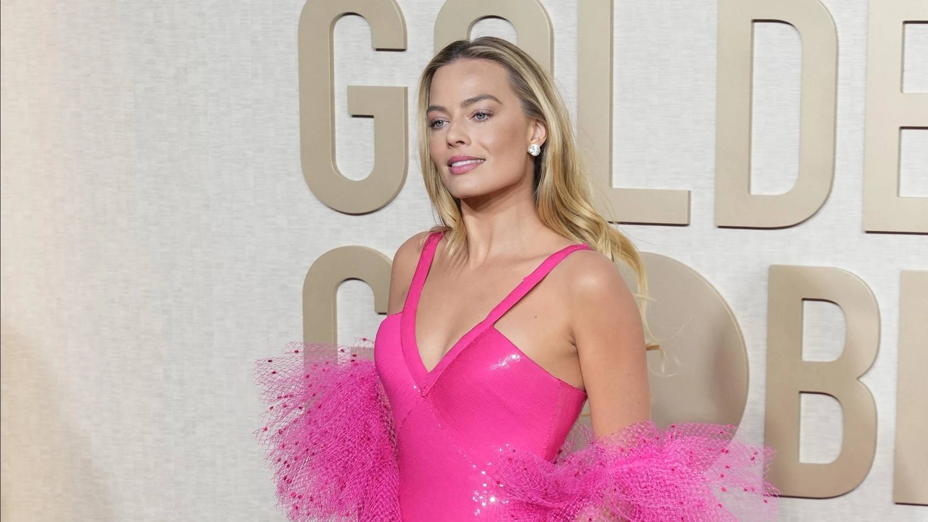 Beverly Hills (United States), 08/01/2024.- Australian actor Margot Robbie arrives for the 81st annual Golden Globe Awards ceremony at the Beverly Hilton Hotel in Beverly Hills, California, USA, 07 January 2024. Artists in various film and television categories are awarded Golden Globes by the Hollywood Foreign Press Association. EFE/EPA/ALLISON DINNER