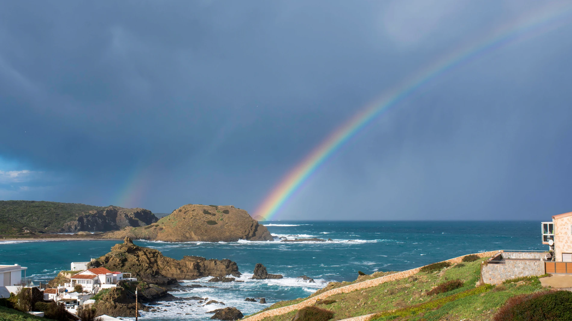 Fotografía del arcoiris hoy en Menorca, Islas Baleares (España)