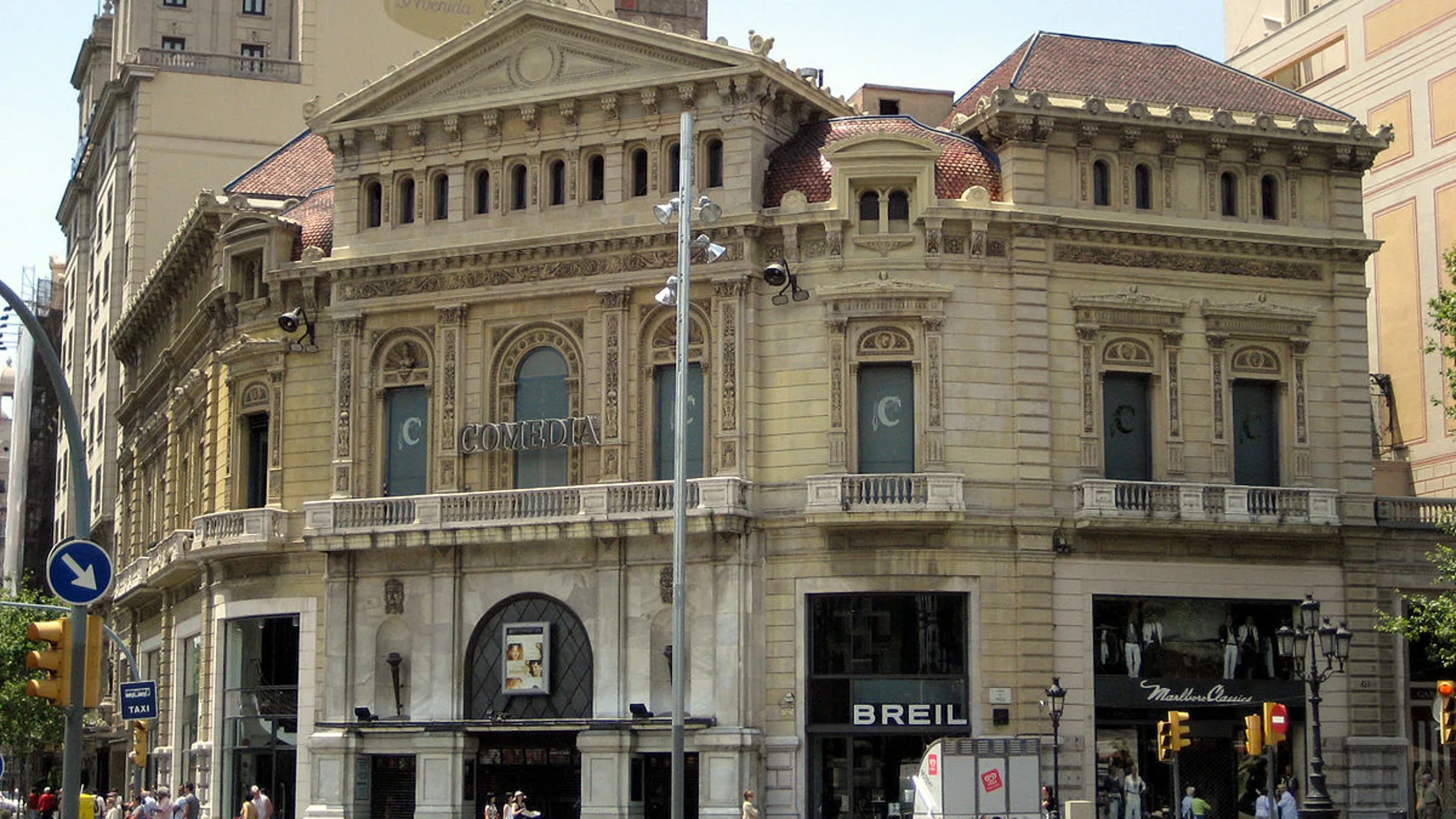 La fachada del Cinema Comèdia en el Paseo de Gràcia