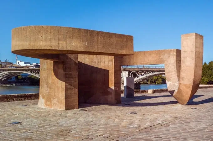 Sevilla cuenta con una obra de Chillida situada en un enclave privilegiado