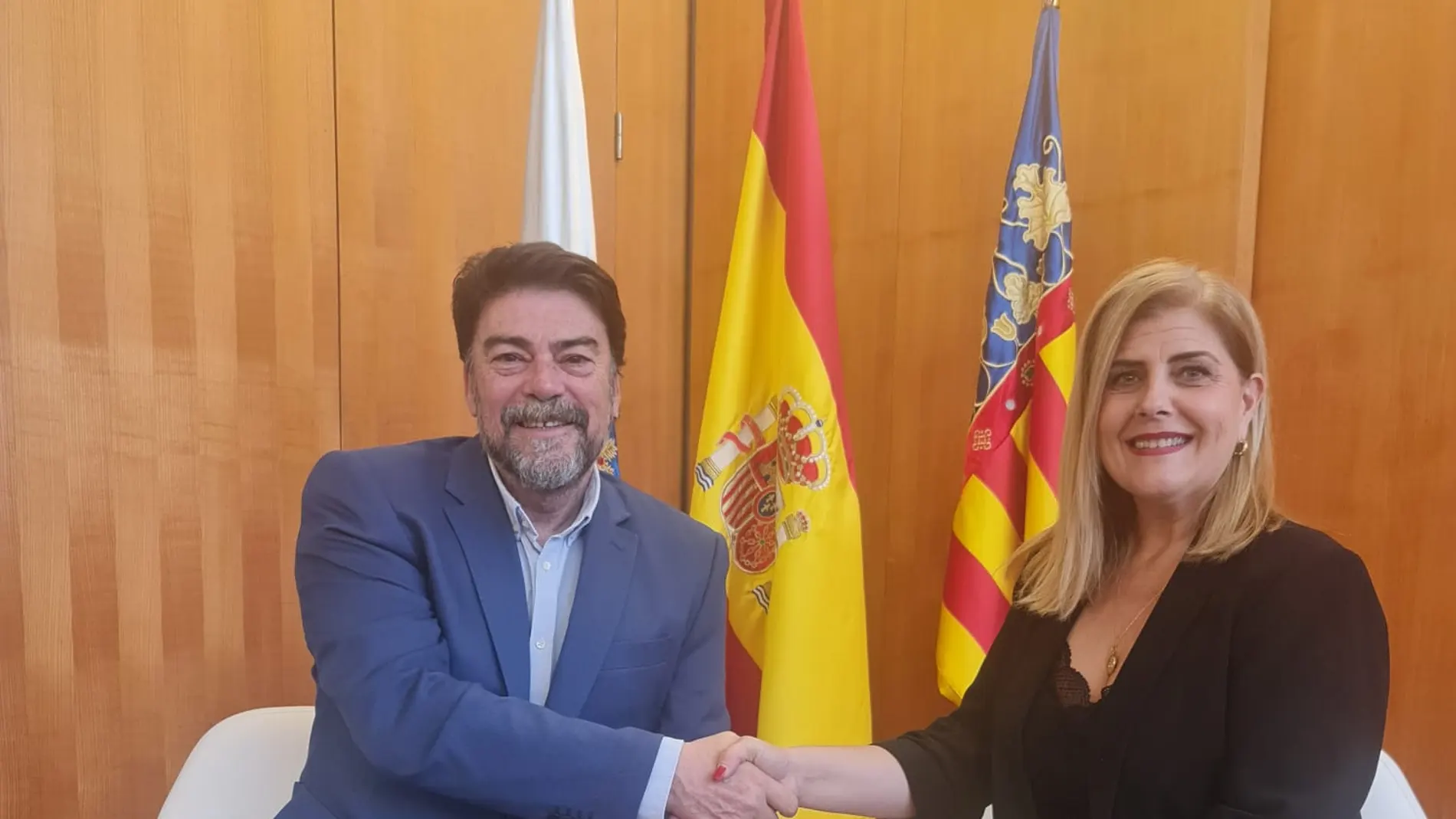 Luis Barcala, del PP, y Carmen Robledillo, de Vox, han llegado a un acuerdo sobre los presupuestos e Alicante para 2024.