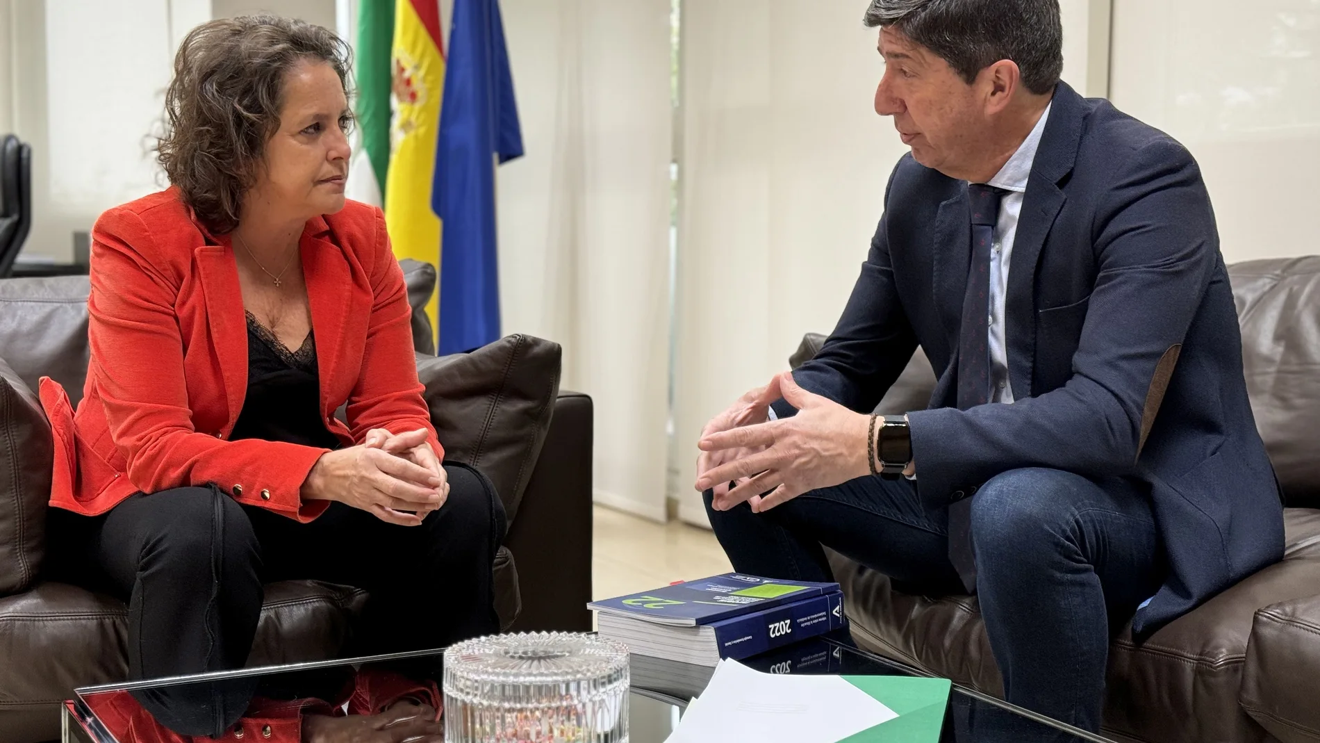 La consejera de Salud, Catalina García, reunida con Juan Marín