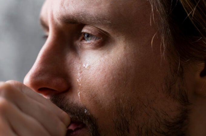 Hombre llorando