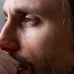 Hombre llorando