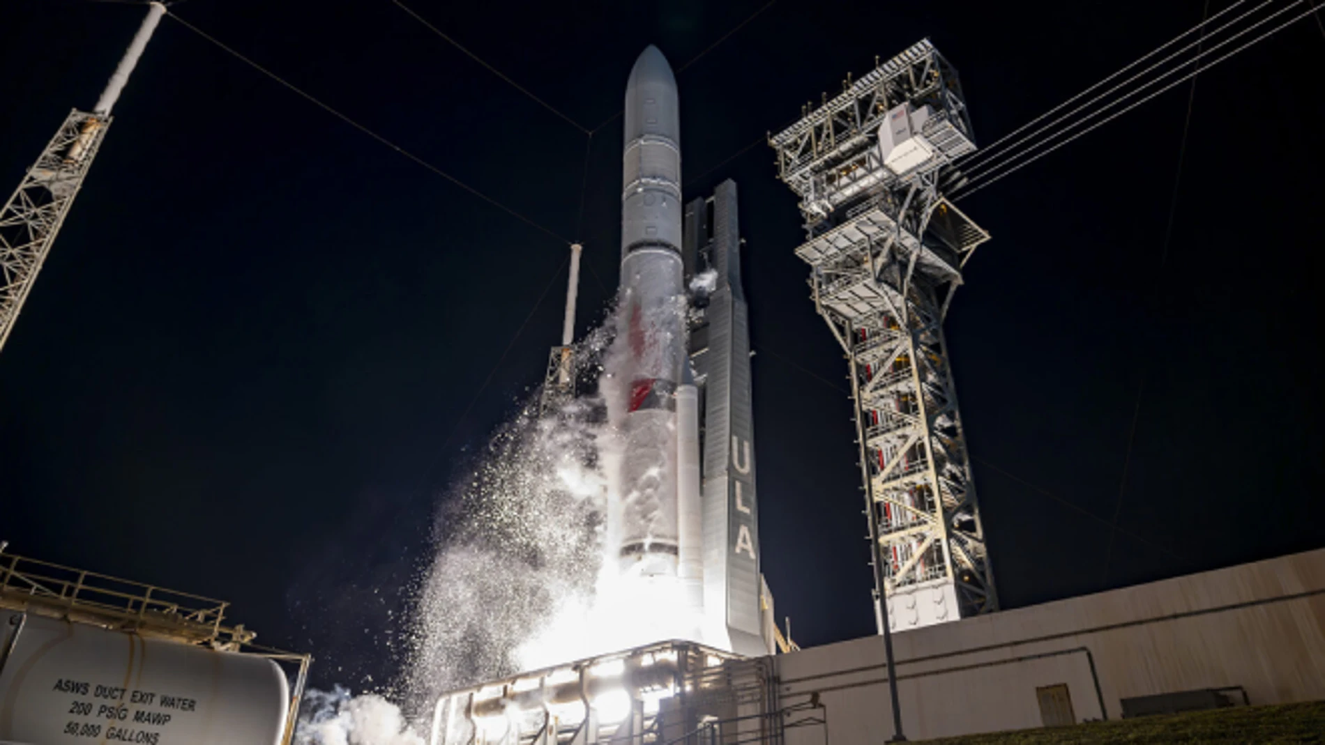 Lanzamiento del cohete Vulcan Centaur con el módulo lunar Peregrine 1 a bordo. 