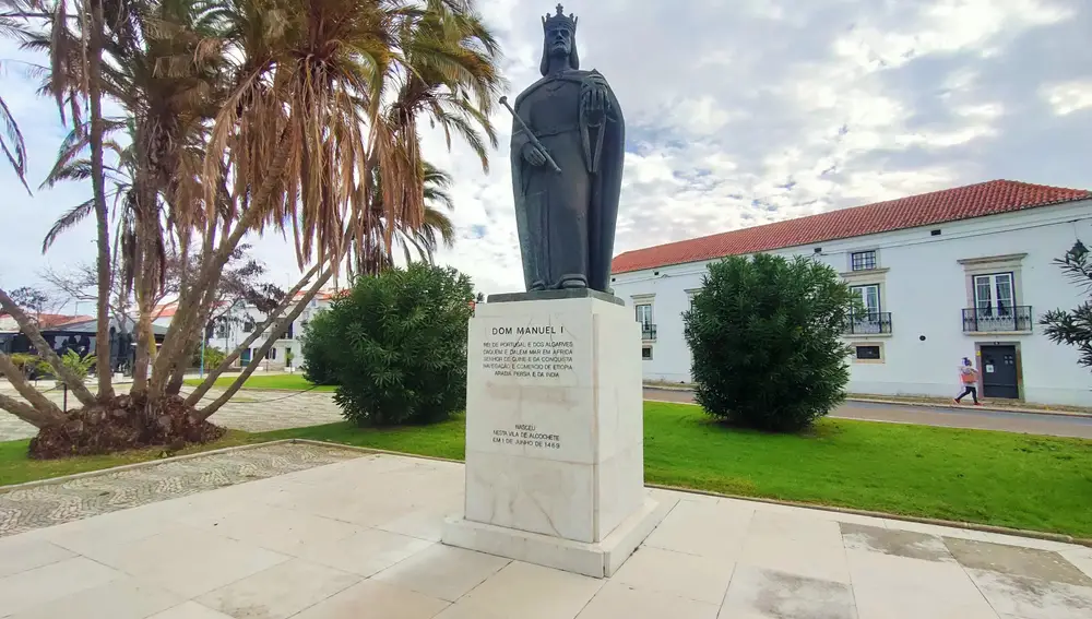 Estatua en honor de D. Manuel I de Portugal
