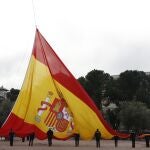Ceremonia de izado de bandera, coincidiendo con la celebración de los 200 años de la creación de la Policía Nacional, este sábado en Madrid. 